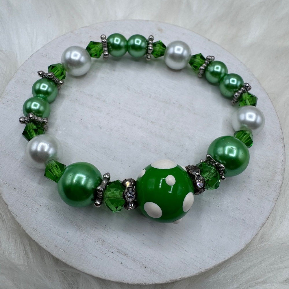 Green and White Polka dot Beaded Bracelet